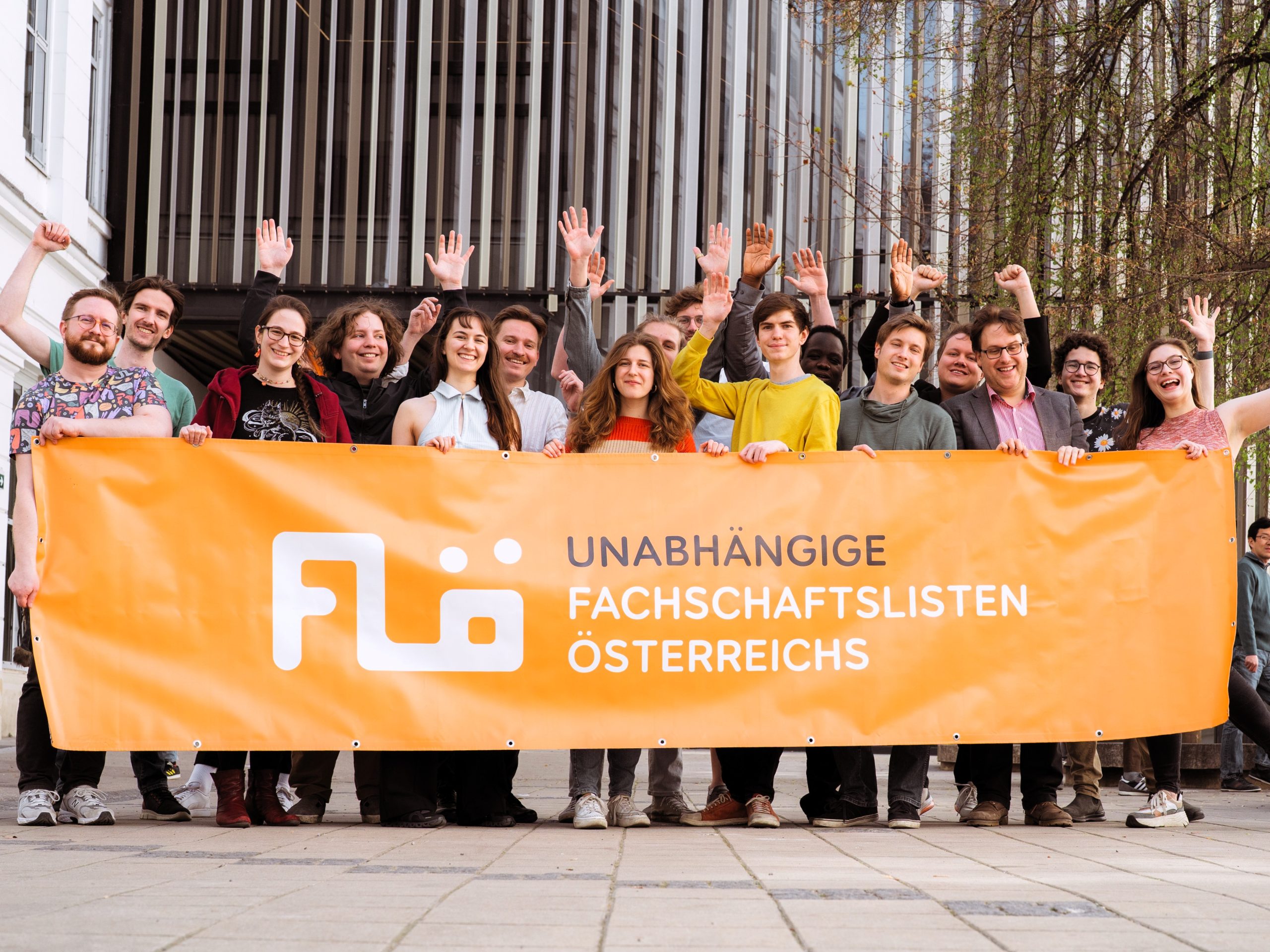 Gruppe mit plakat